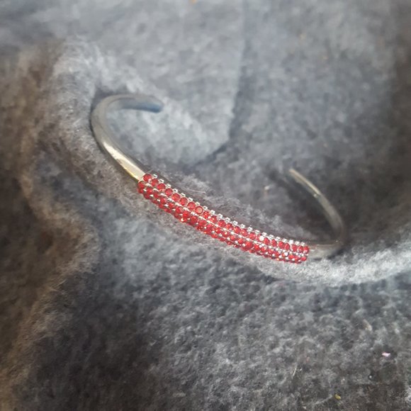 Paparazzi Jewelry - Silver and Ruby Cuff J-600